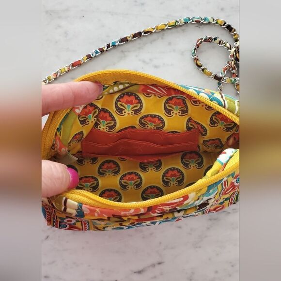 Vera Bradley- Crossbody Bag - Chain Strap - Picture 2 of 6